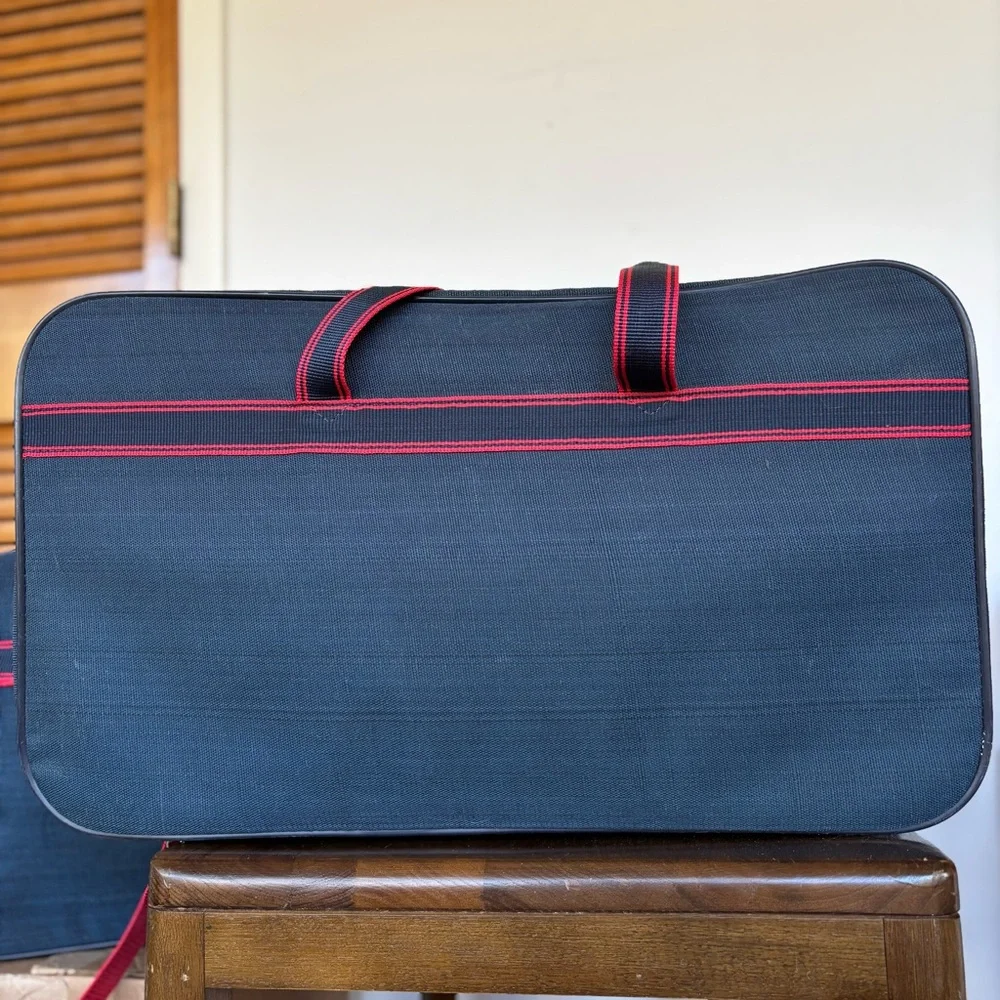 NWOT Oscar de la Renta Large Zip Suitcase—part of a set of 3